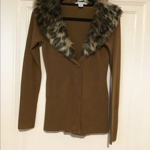 Faux Cheetah Collar Sweater M